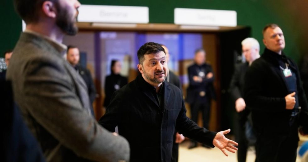 Στο Άμπου Ντάμπι η πρώτη τριμερής συνάντηση ΗΠΑ - Ρωσίας - Ουκρανίας